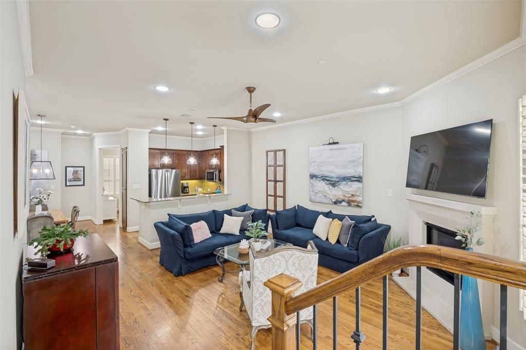 7333 Valley View Lane 304, Dallas