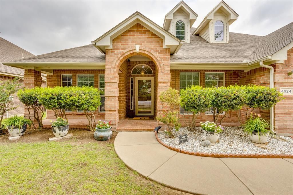 4524 Embercrest Lane, Fort Worth