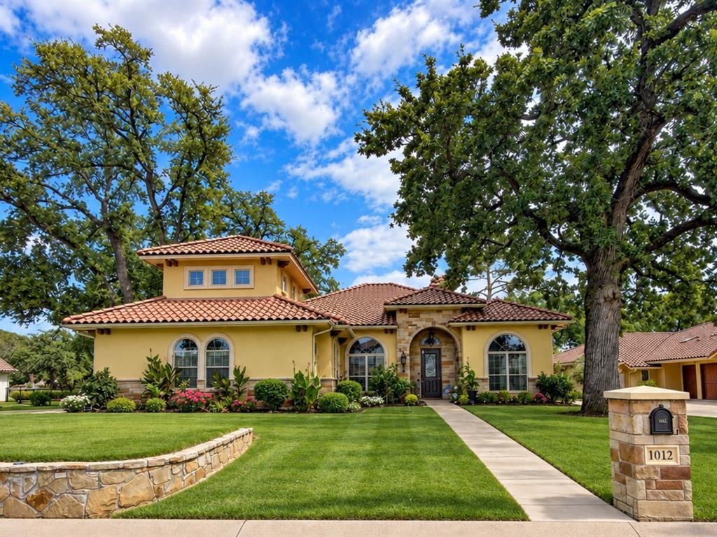 1012 Catalina Bay Boulevard, Granbury