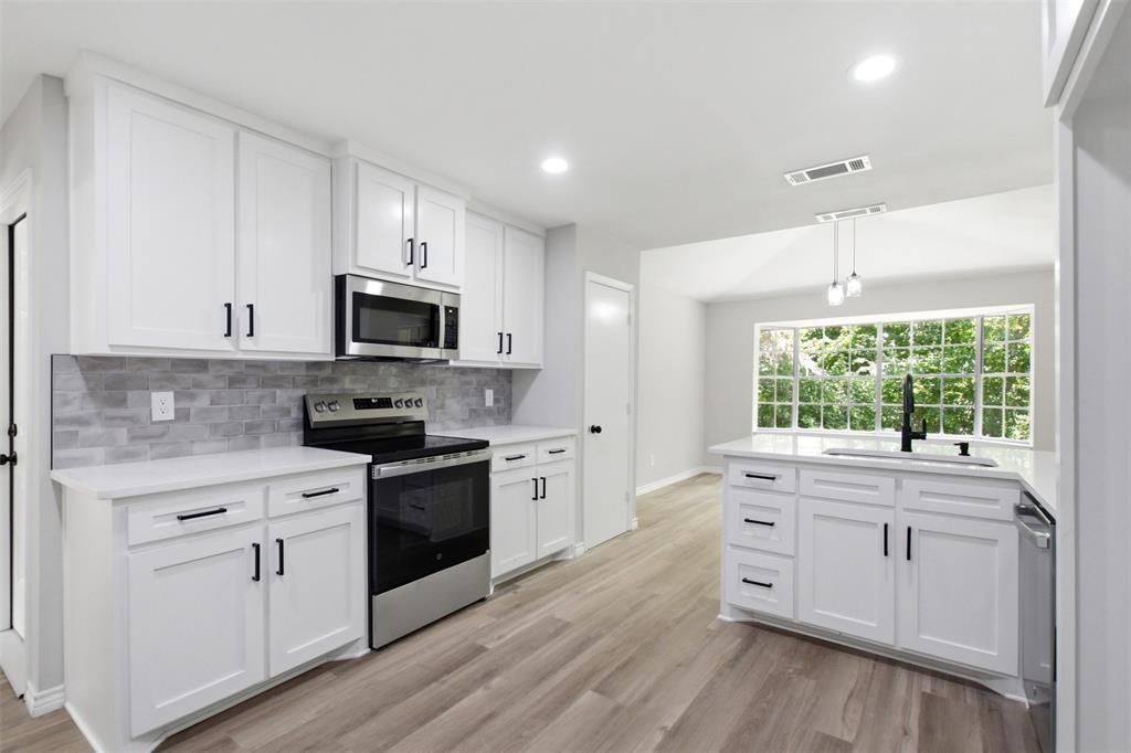 210 Squirebrook Drive, DeSoto