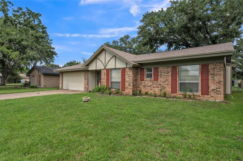205 Mountain View Drive, Azle