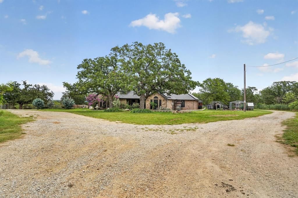 1017 County Road 3555, Paradise
