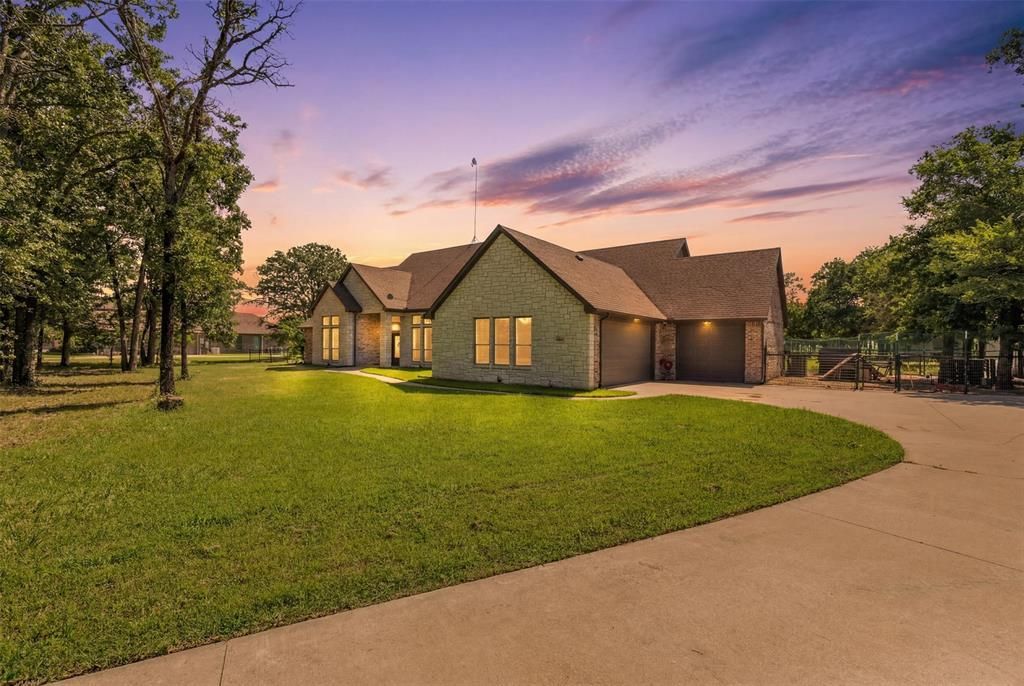 5963 County Road 2560, Royse City