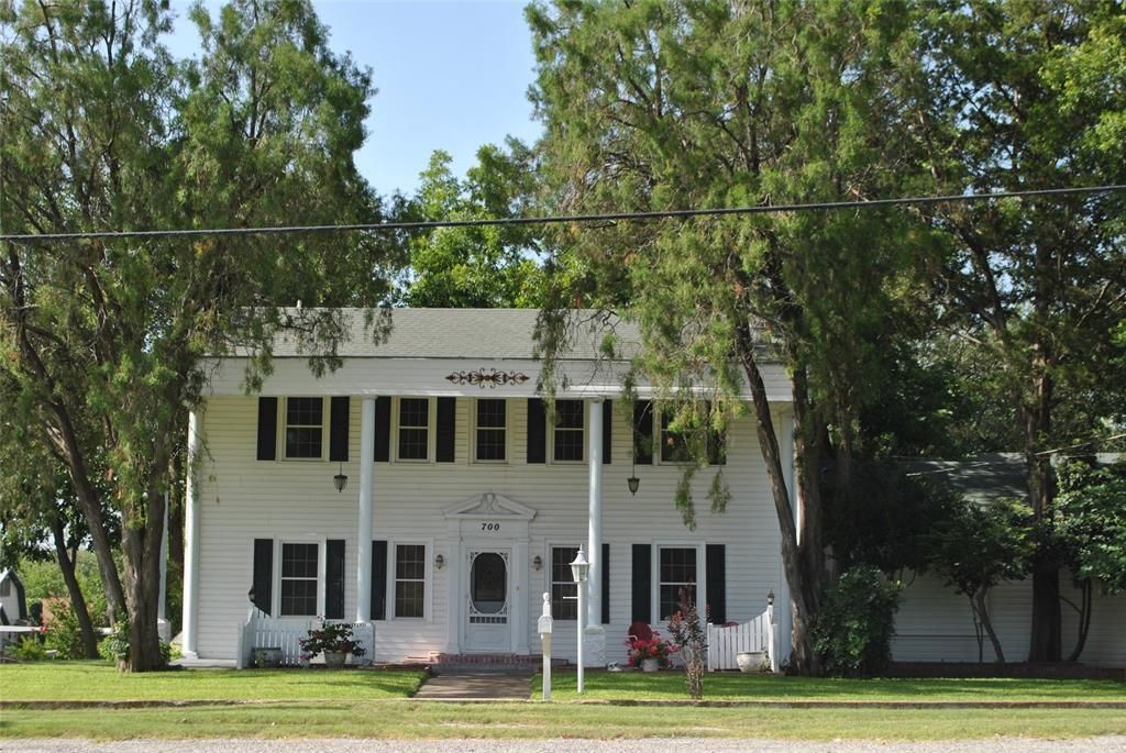 700 W Wrights Avenue, Comanche