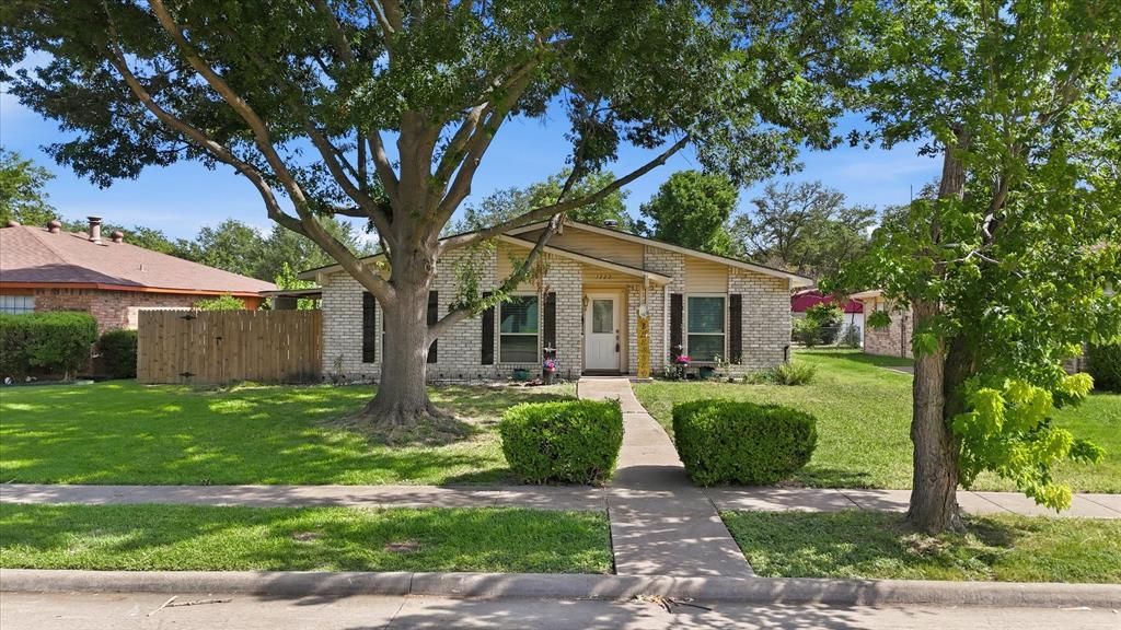 1322 Paris Drive, Garland