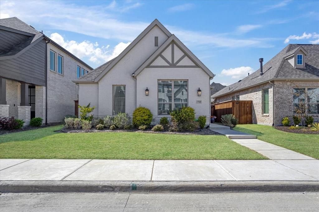 1709 Victoria Place, Celina