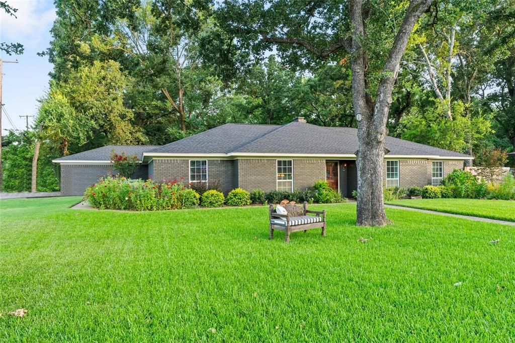 1401 Bowie Circle, Corsicana