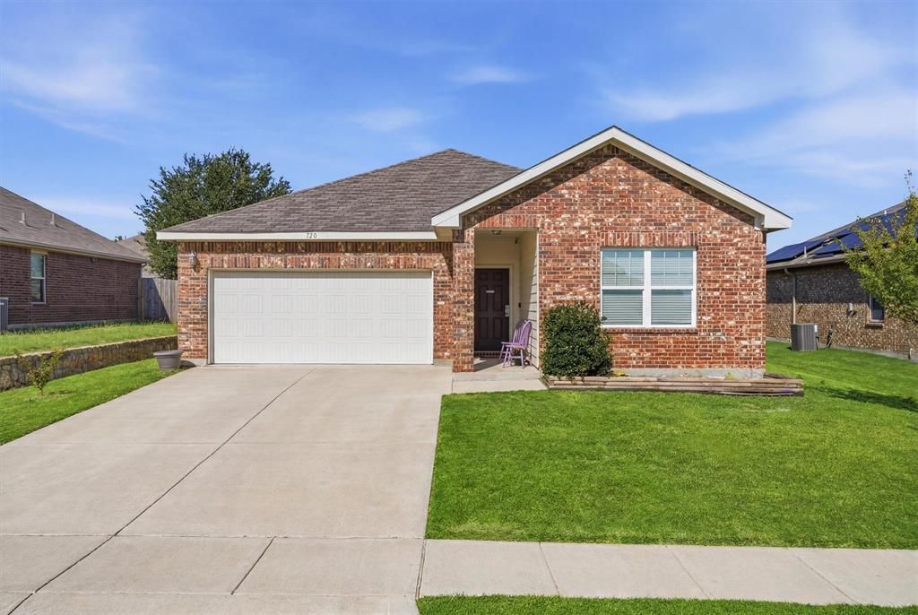 540 S Heights Drive, Crowley