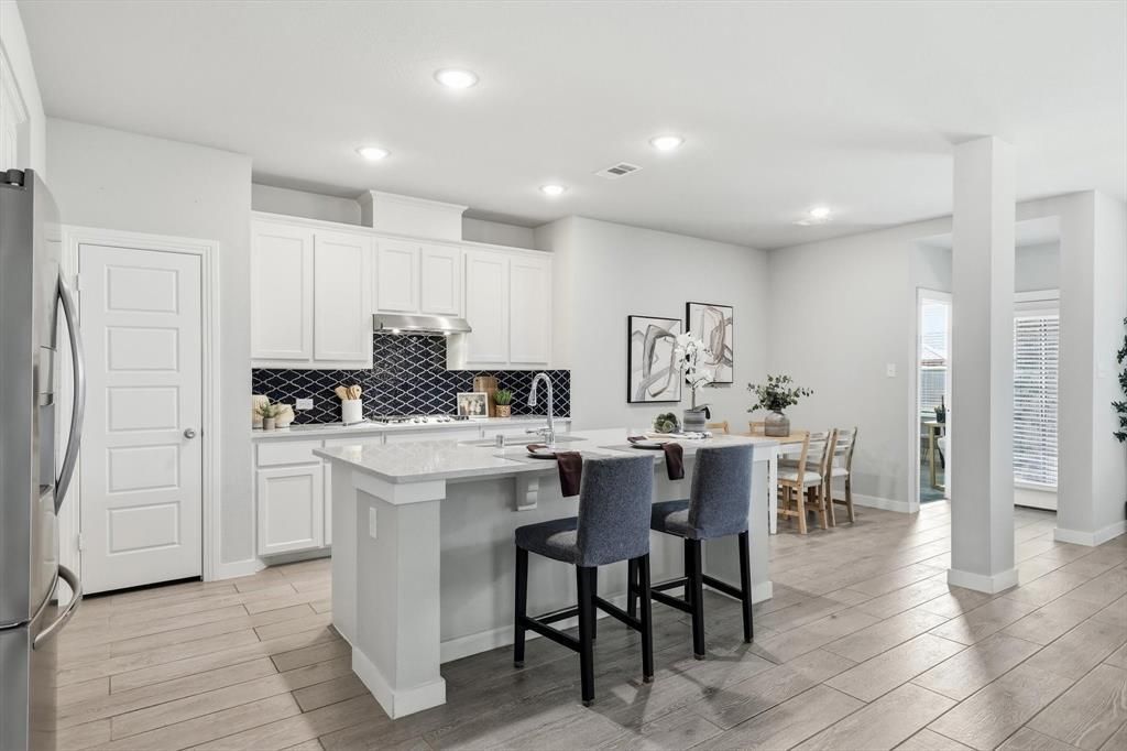 1916 Outpost Creek Lane, Aubrey