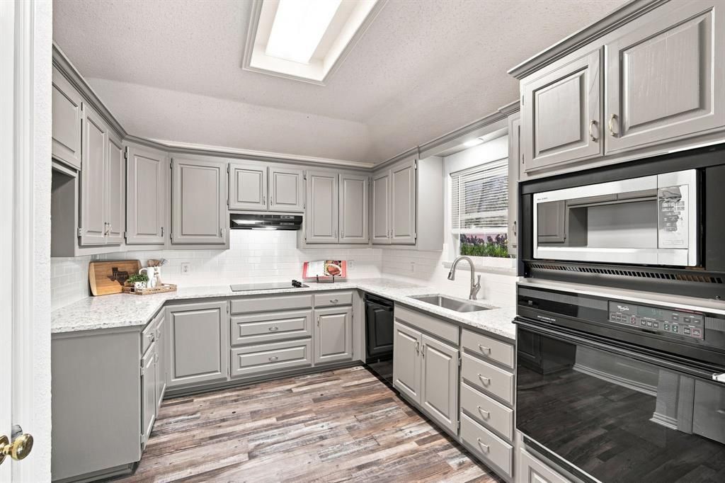 907 Red Oak Drive, Mansfield