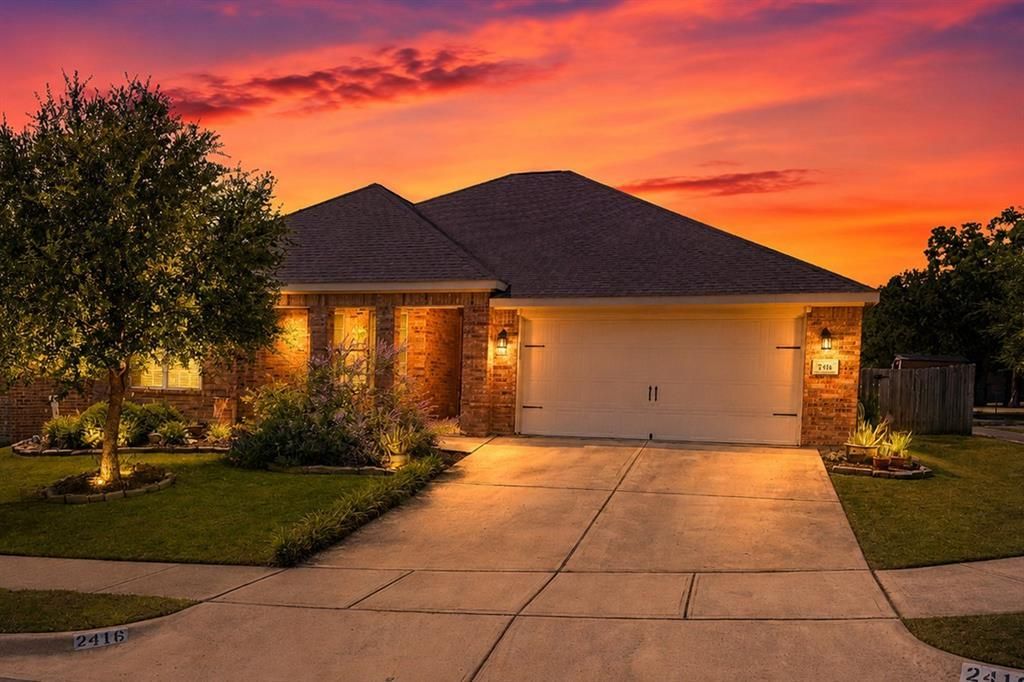 2416 Fall Leaf Court, Denton
