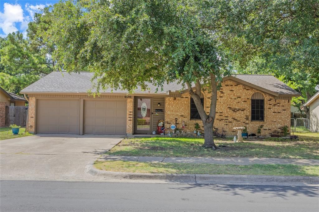 636 Sue Ann Lane, Burleson