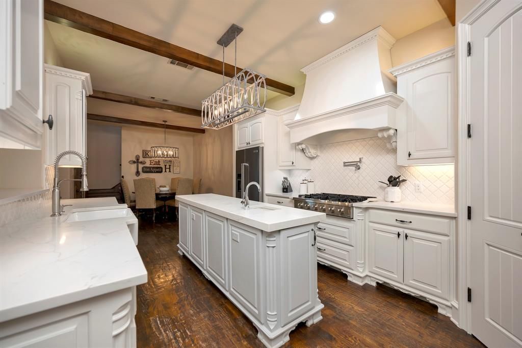 8100 Canyon Oak Drive, North Richland Hills