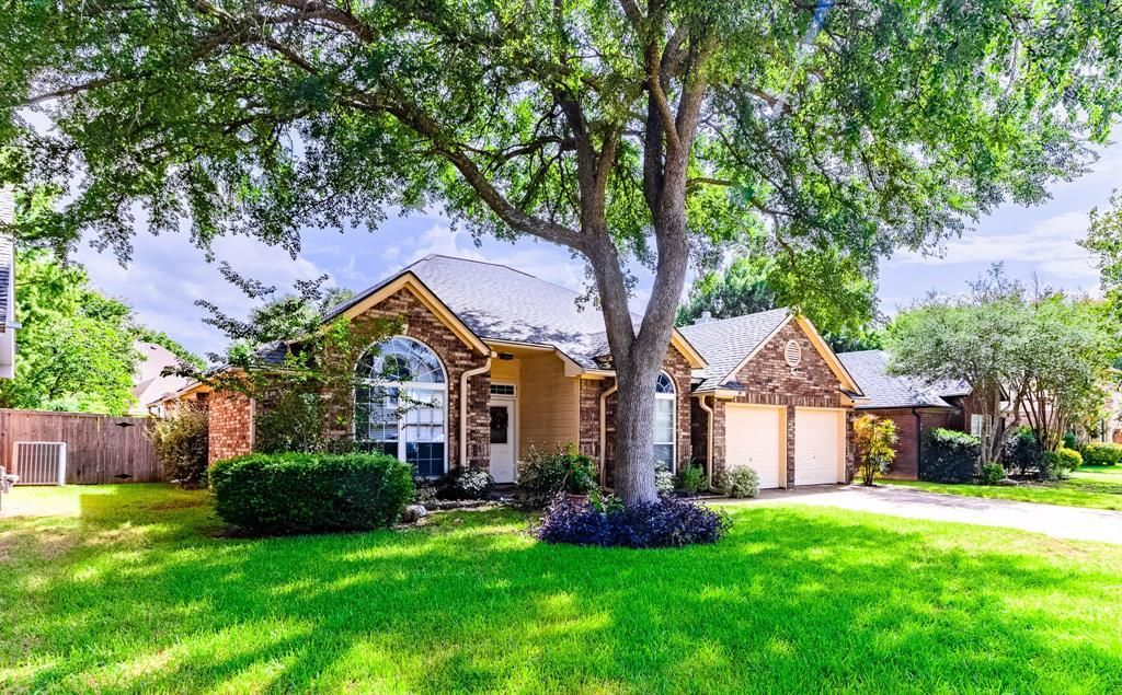 2206 S Branch Drive, Arlington