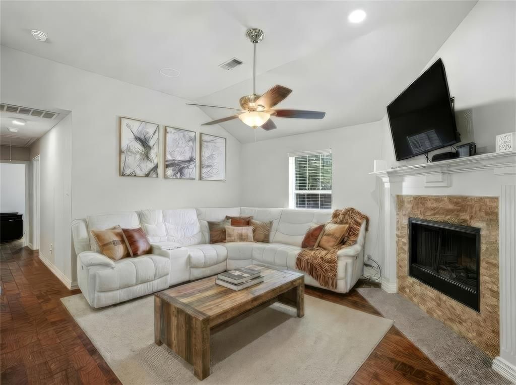 416 Scott Lane, Pilot Point