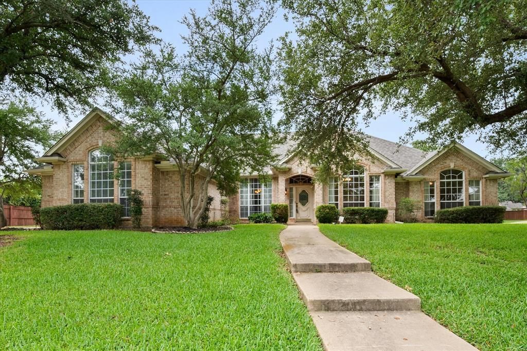 8904 Thornway Drive, North Richland Hills