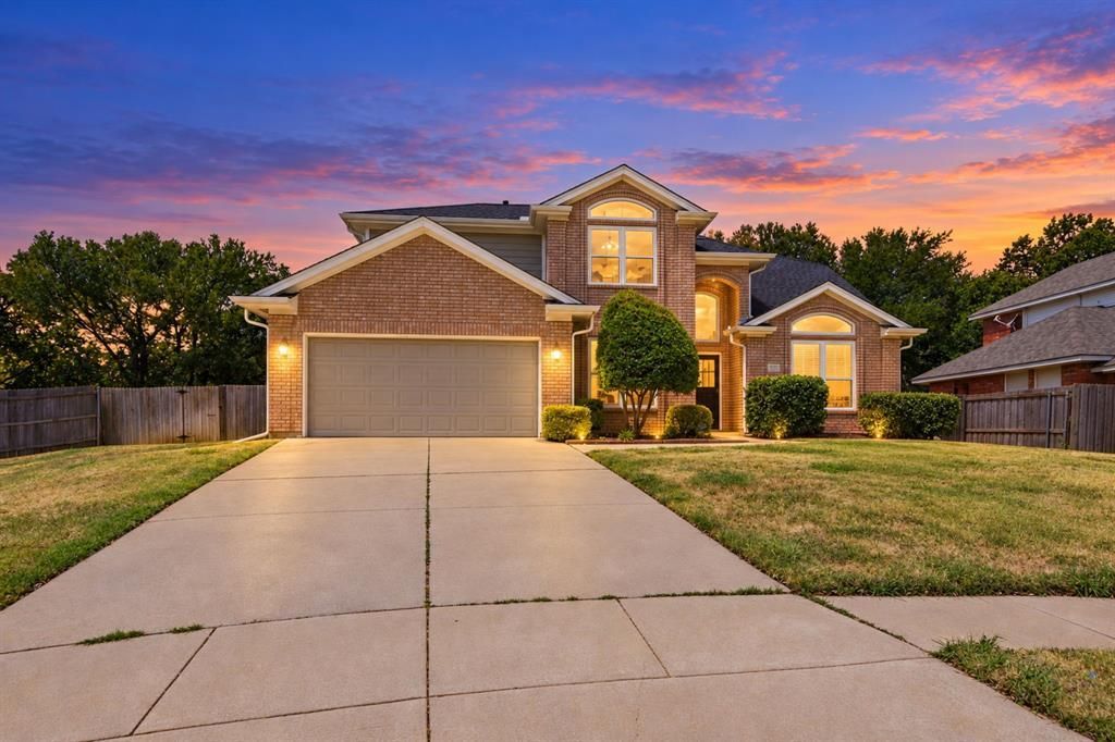 901 Tennison Drive, Euless