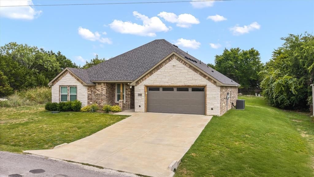 2309 Christine Drive, Granbury