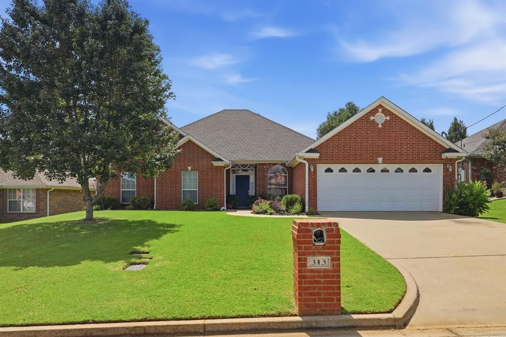 313 Ithaca Drive, Longview