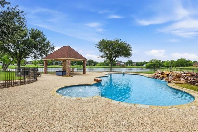 220 Meadow Lake Court, Double Oak