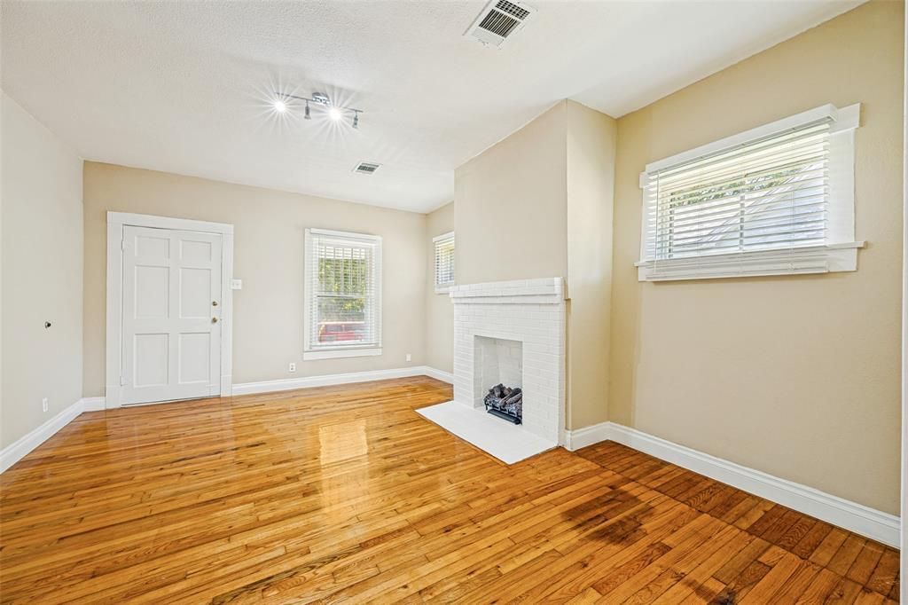 501 W Texas Street, Denison