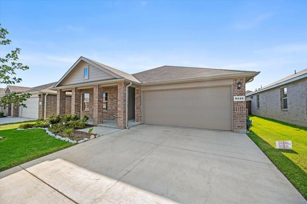 8425 Coffee Springs Drive, Fort Worth