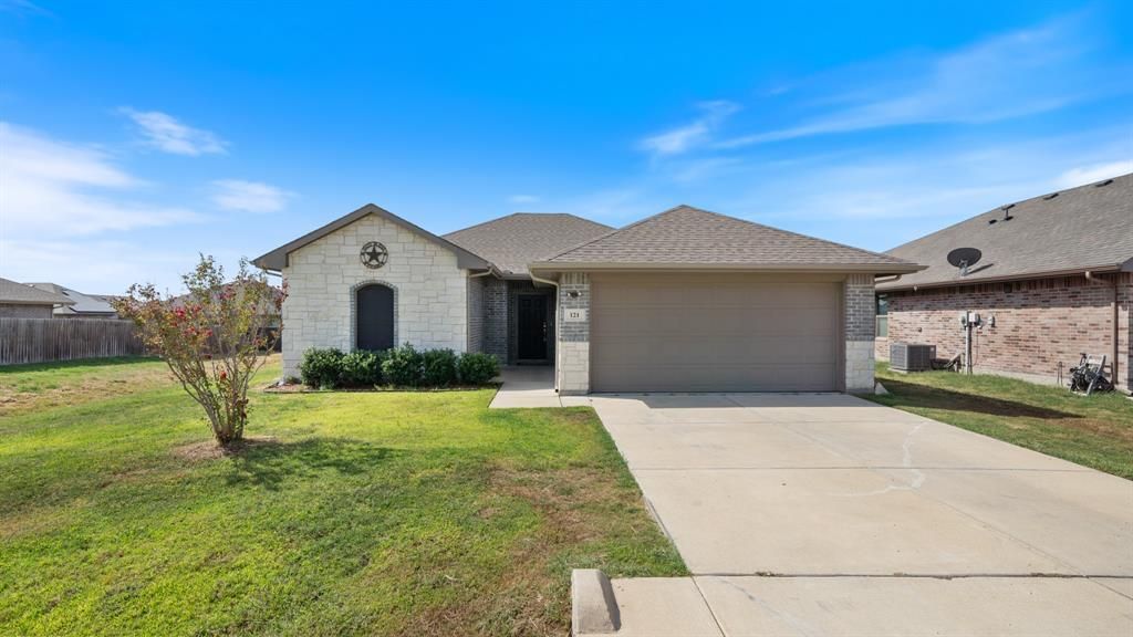 121 Willowbend Loop, Mabank