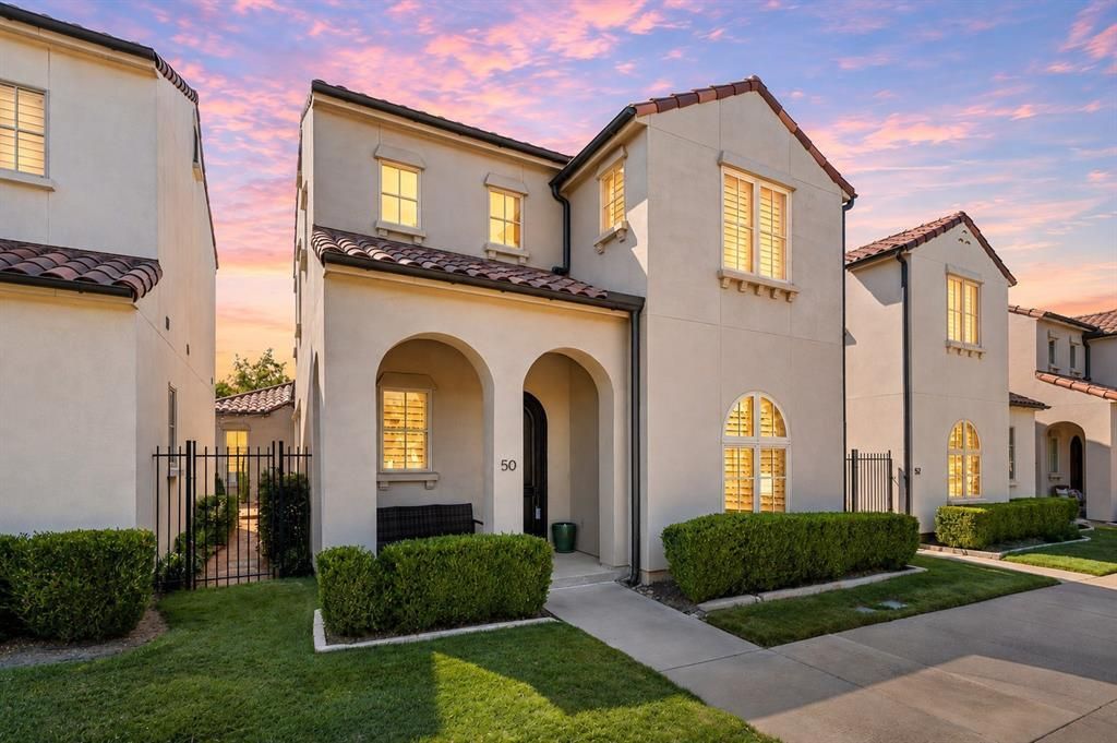 50 Village Lane, Colleyville