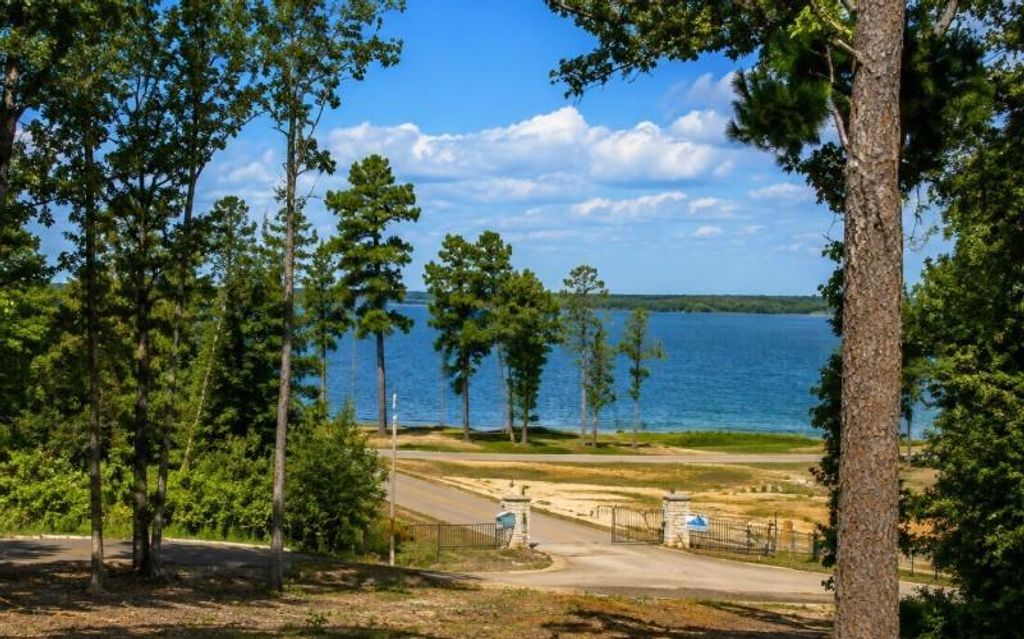 405 County Road 2601, Pittsburg