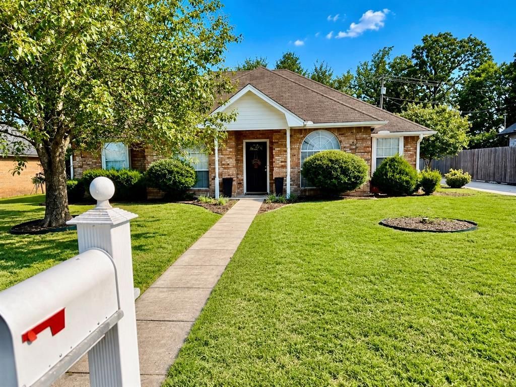 3910 Castlegate Drive, Paris