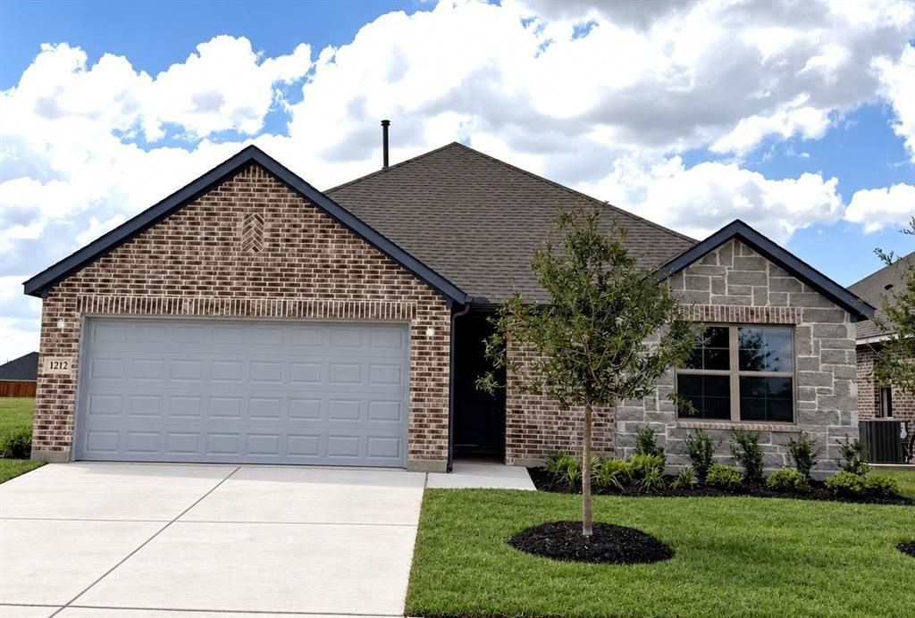 1212 Moon Ranch Road, Royse City
