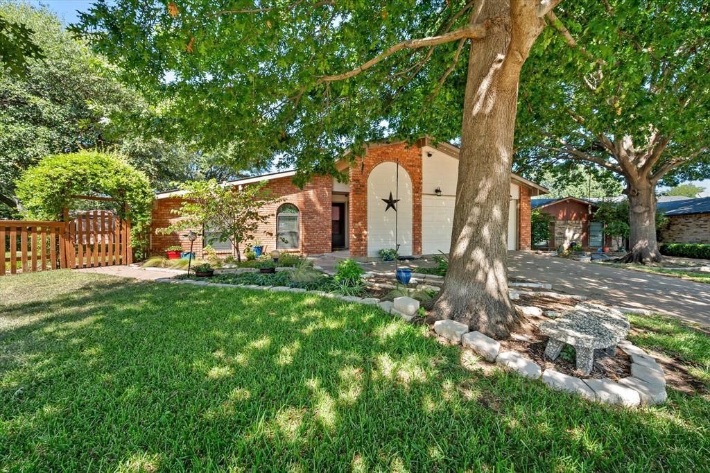 7520 Weatherwood Court, Fort Worth