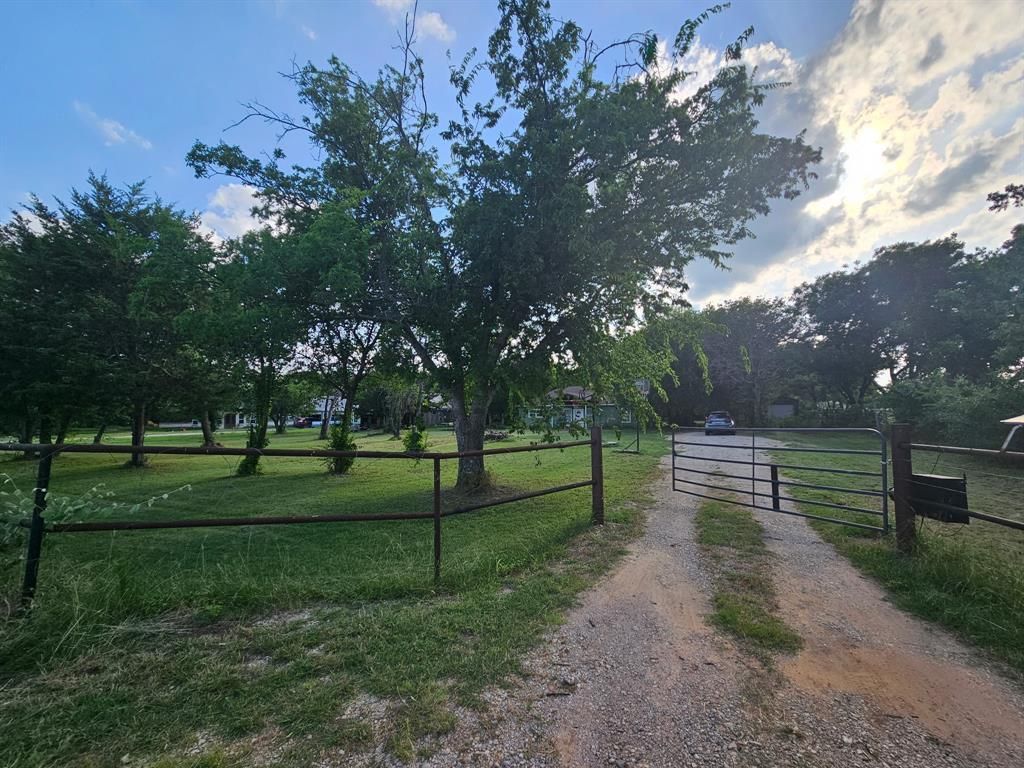 138 County Road 4876, Newark