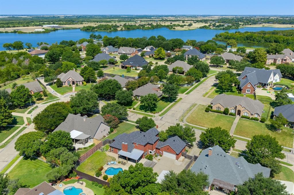 1907 Clearview Drive, Ennis