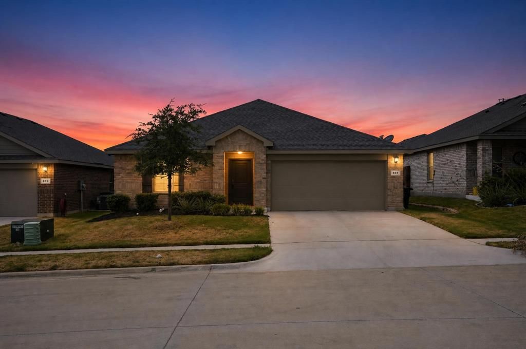 807 Wolf Creek Drive, Cleburne