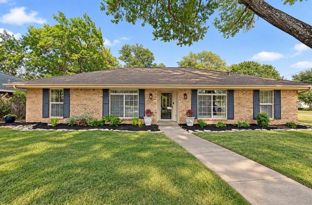 2401 Radcliffe Drive, Arlington