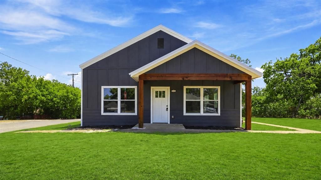 214 D Street, Whitesboro
