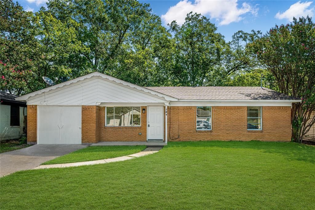 204 S Lillis Lane, Denison