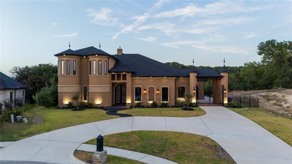 2621 Whispering Oaks Cove, Cedar Hill