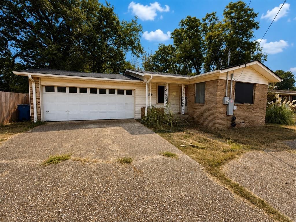 410 Oak Street, Malakoff