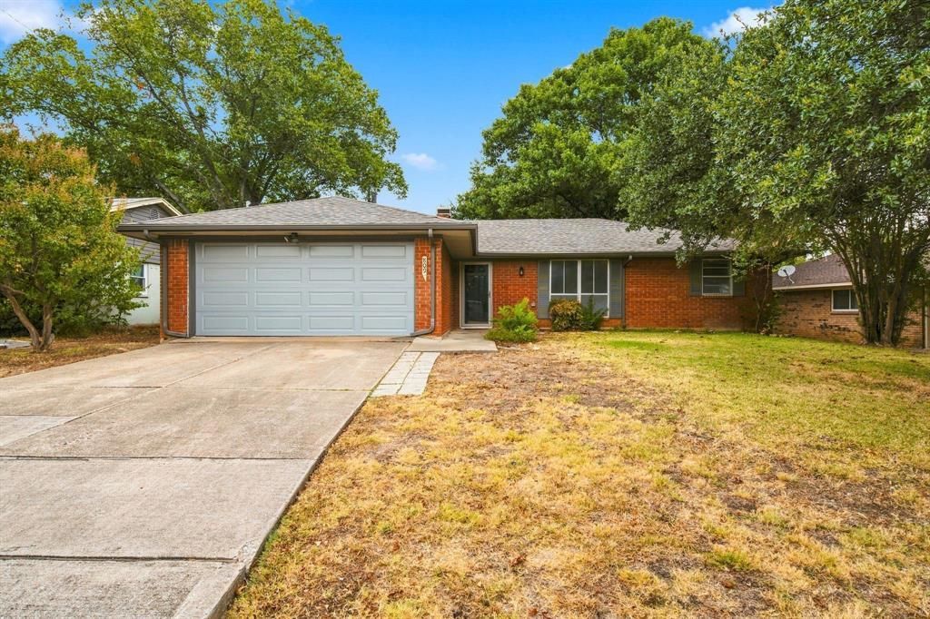 809 S Atkerson Lane, Euless