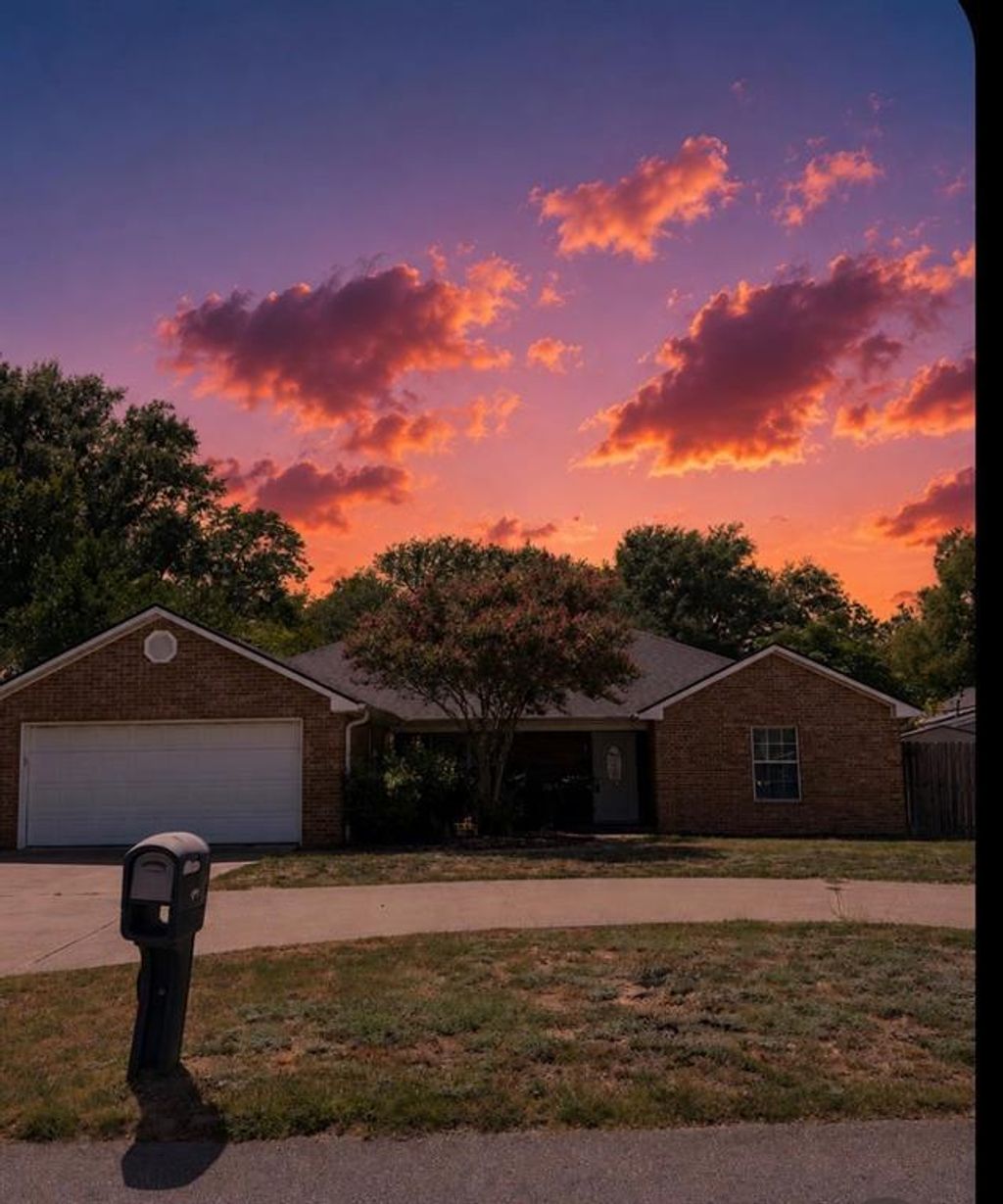 311 Baker Street, Lindale