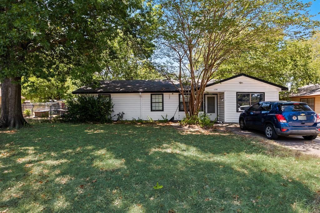 1704 S Clay Street, Kaufman