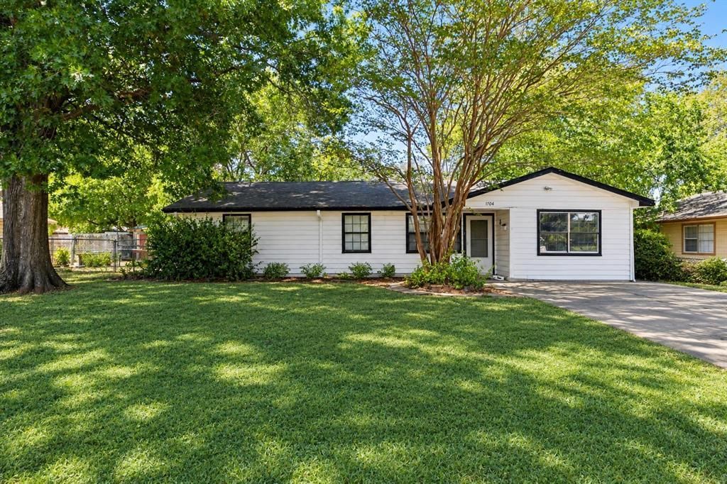 1704 S Clay Street, Kaufman
