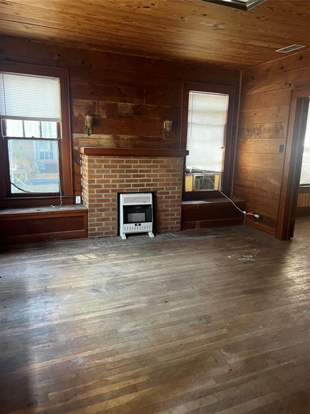 1011 W Walker Street, Denison