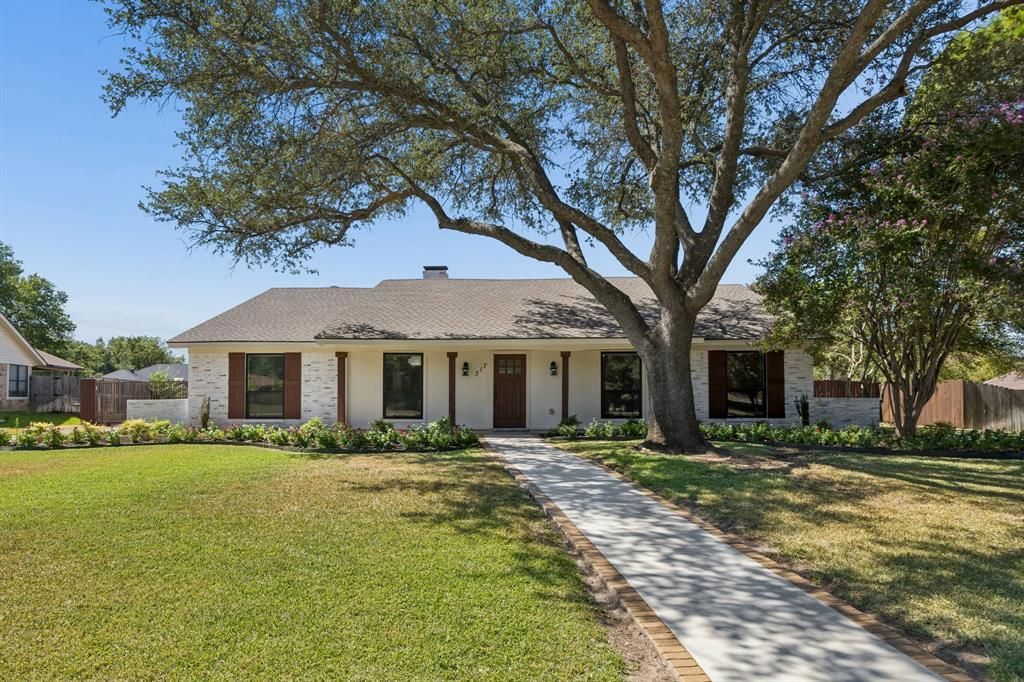 317 Pebble Knoll, Highland Village