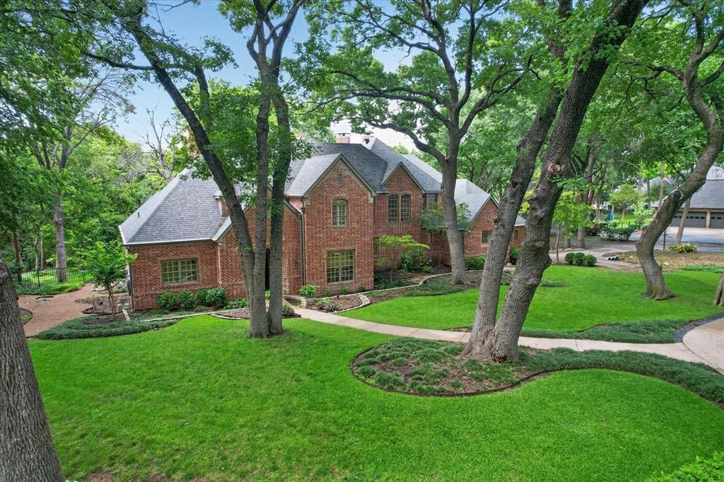 731 Creekwood Drive N, Fairview
