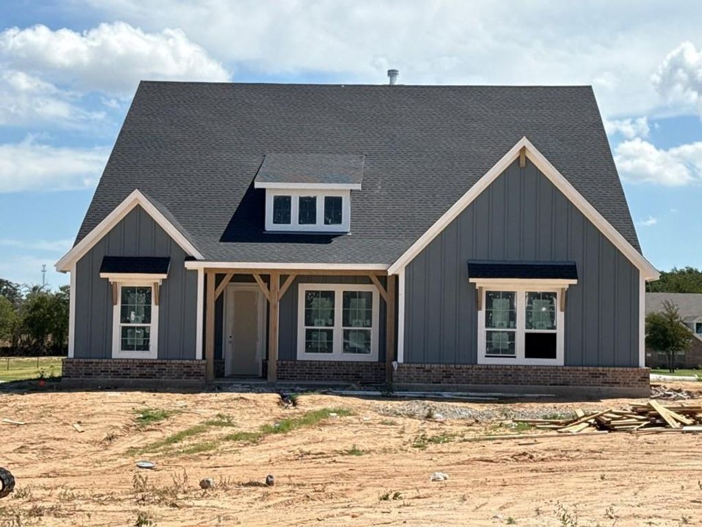 601 Tay Tay Way, Springtown