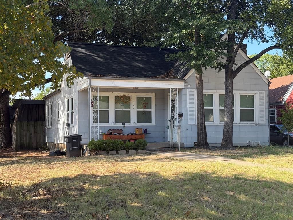 2744 Honeysuckle Avenue, Fort Worth