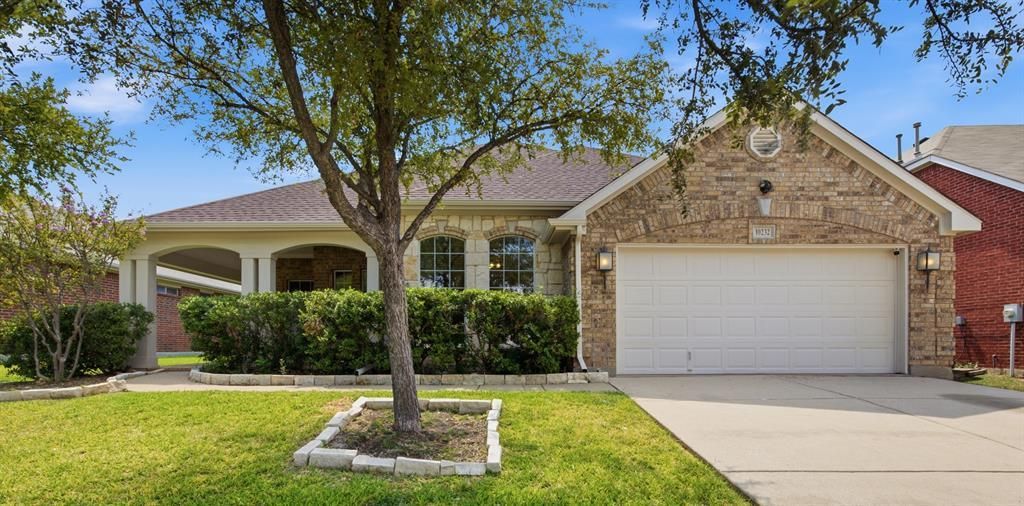 10232 Ash Creek Lane, Fort Worth
